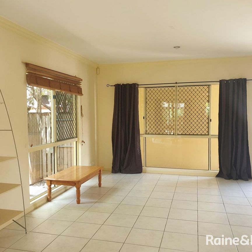 3 Bedroom Townhouse with air conditioning and pool in complex - Photo 1