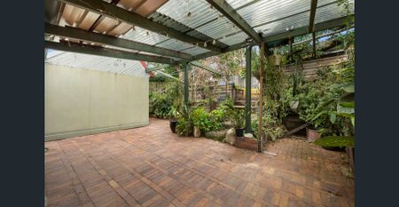 3 bedroom home with sleepout and large yard in perfect location - Photo 4