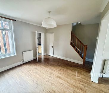 3 bedroom house to rent George Street, SO50 - Photo 6