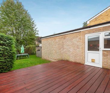 4 bedroom semi-detached house to rent - Photo 2