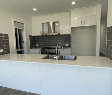 Near New 5 Bedroom House in Marsden Park - Photo 4