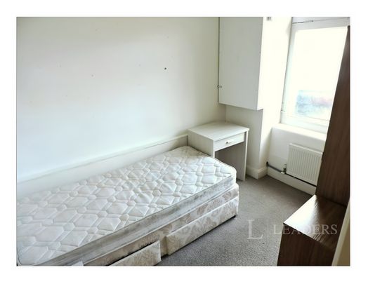 Cambridge Grove, Hove, BN3 - Photo 1