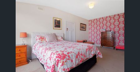 Large Family Home in Sought after cul-de-sac of Sandy Bay - Photo 5