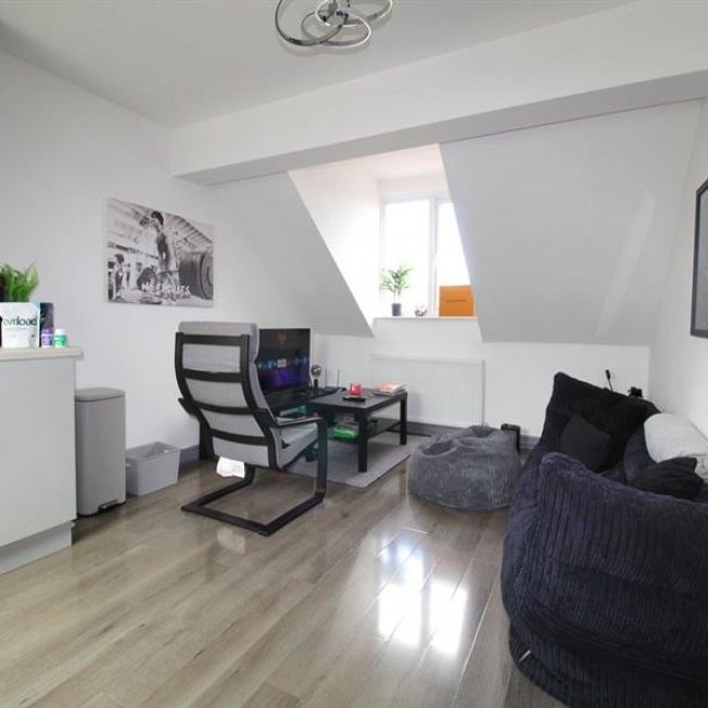 1 Bedroom Apartment To Let - Photo 1