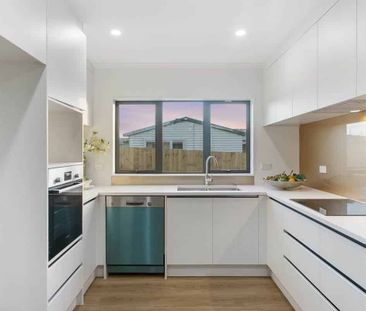 Modern 4-Bedroom House in Hillpark - Photo 3