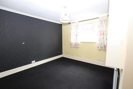 2 bedroom Terraced House to let - Photo 3