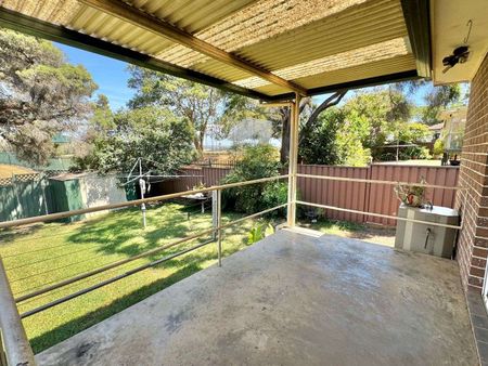 19 Brockamin Drive, South Penrith, NSW 2750 - Photo 4