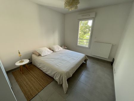 Location Appartement 3 pièces 80m² NIMES 30000 - Photo 2