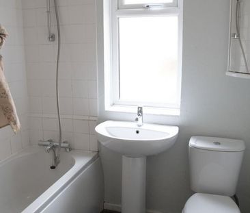 4 bedroom terraced house to rent - Photo 5