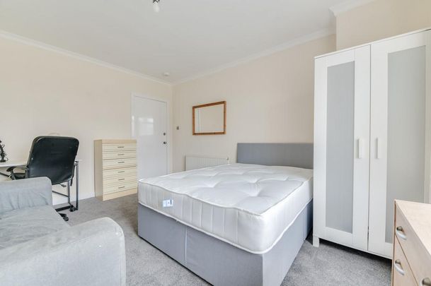 2 bedroom ground floor flat to rent - Photo 1