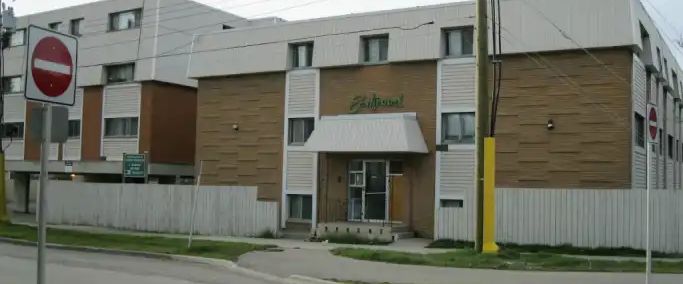 price reduced | 836 McDougall Road Northeast, Calgary - Photo 1