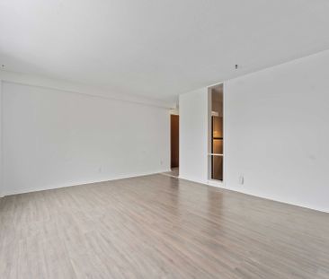 For Lease - 898 Elmsmere Road Unit# 8, Beacon Hill North - South an... - Photo 2