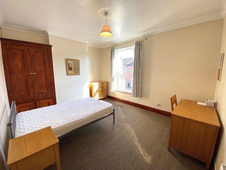 5 bedroom terraced house to rent - Photo 4