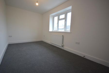 2 bedroom end of terrace house to rent - Photo 2