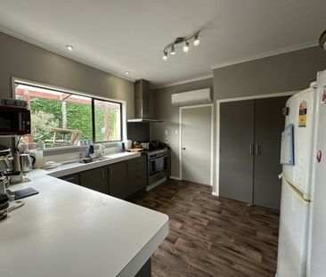 A spacious Brighton home! - Photo 3