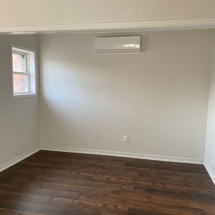 For Lease - 359 Barton Street Unit# Second floor, Hamilton, Ontario - Photo 1