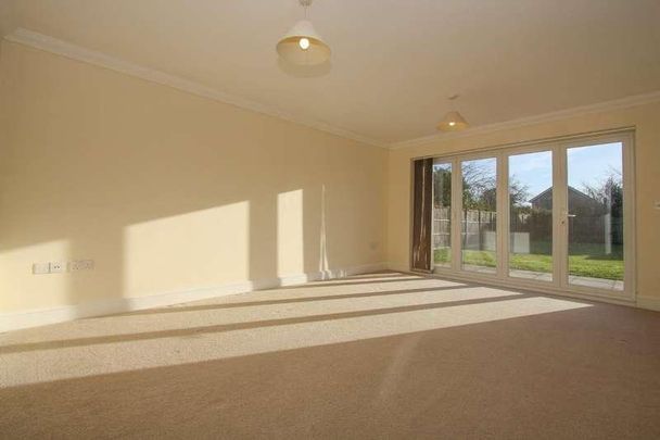 Kingsway, Mildenhall, IP28 - Photo 1