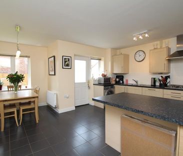 4 bedroom semi-detached house to rent - Photo 6