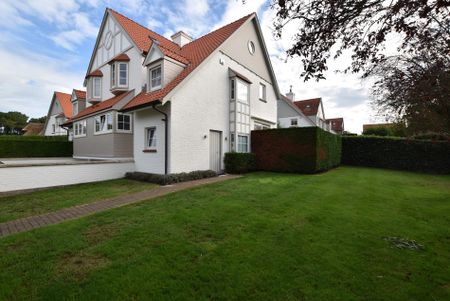 ONGEMEUBELD - Ruime gezellige woning gelegen op een rustige ligging te Oud Knokke. - Photo 2