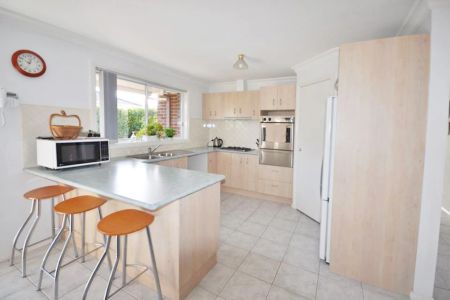 Ideal Family Home - Photo 3