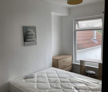 2 X Double Bedrooms for Students & Professionals, Cromwell Street, ... - Photo 1