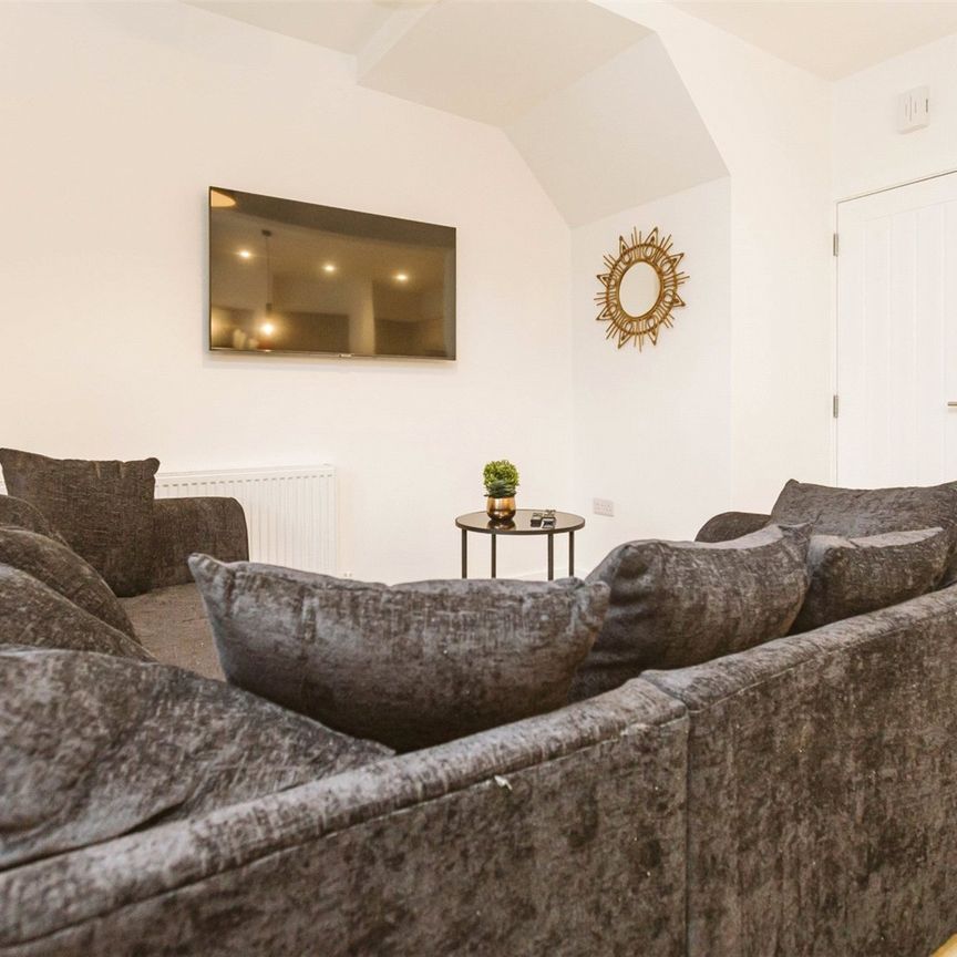 Third Avenue, Horfield - Photo 1