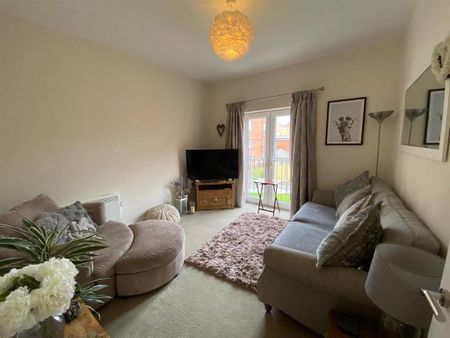 2 bedroom flat to rent - Photo 2