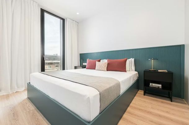 Carrer de Villarroel, Barcelona, Catalonia 08036 - Photo 1