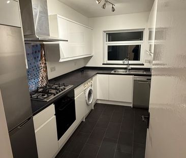 Room in a Shared Flat, Sanderstead Road, CR2 - Photo 2