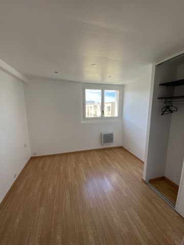 Appartement 3 pièces 46m2 MARSEILLE 3EME 695 euros - Photo 3