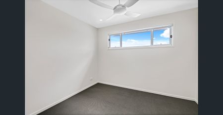 Stunning Terrace Home - Photo 4