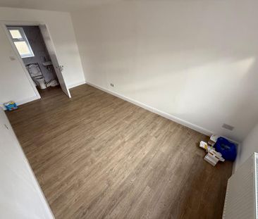 5 bedroom end of terrace house to rent - Photo 6