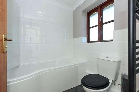 Alexander Court, Chalkwell Road, Sittingbourne, Kent, ME10 - Photo 2