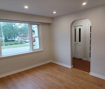 Oshawa bunglow unit for rent - Photo 2