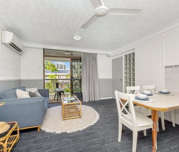 Modern CBD Unit – Convenient Location - Photo 1