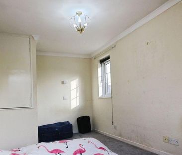 3 bedroom semi-detached bungalow to rent - Photo 3