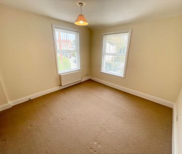 3 bedroom end of terrace house to rent - Photo 4