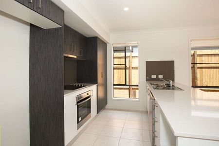 4 Bedroom Home With Ducted AC! - Photo 3