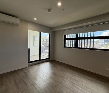 LUXURIOUS STUDIO - UTILITIES INCLUDED - Photo 5