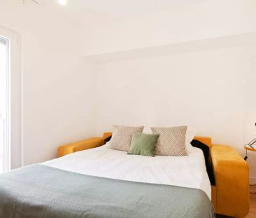 Sunny 2-bedroom apartment for rent near Teatro Bocage in Arroios - Photo 5