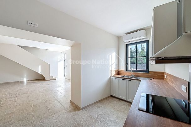 Maison Chateaurenard 4 pièce(s) 109.45 m2 - Photo 1