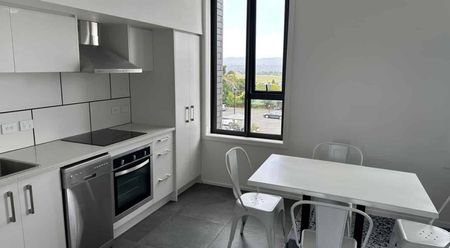 Fully Furnished 2-Bedroom Apartment for Rent in Avondale, Auckland - Photo 2