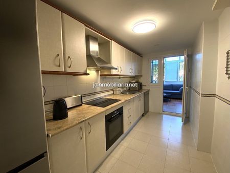 Apartamento en Estepona, Estepona, alquiler - Photo 2