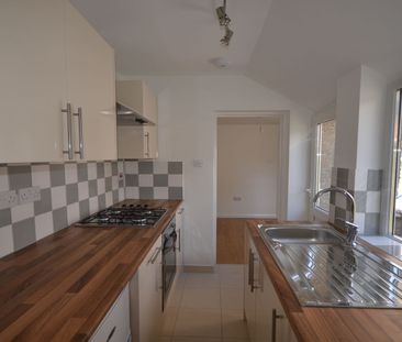 2 bedroom terraced to rent - Photo 3