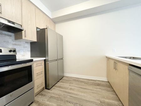 For Lease - 33 Laguna Village Crescent, Hamilton, Ontario - Photo 2