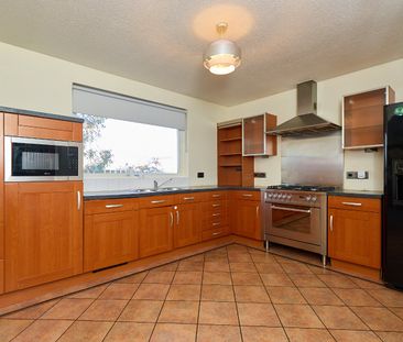 4 bedroom detached house to rent - Photo 6