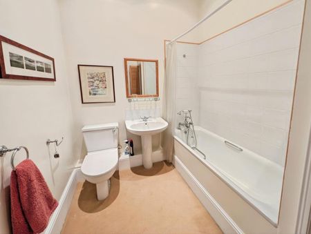 2 bedroom flat to rent - Photo 5