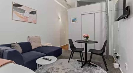 Fully Furnished CBD Studio – Walk to Queen Street - Photo 2