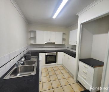 4 Bed Family Home - Photo 4