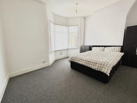 4 bedroom terraced house to rent - Photo 5